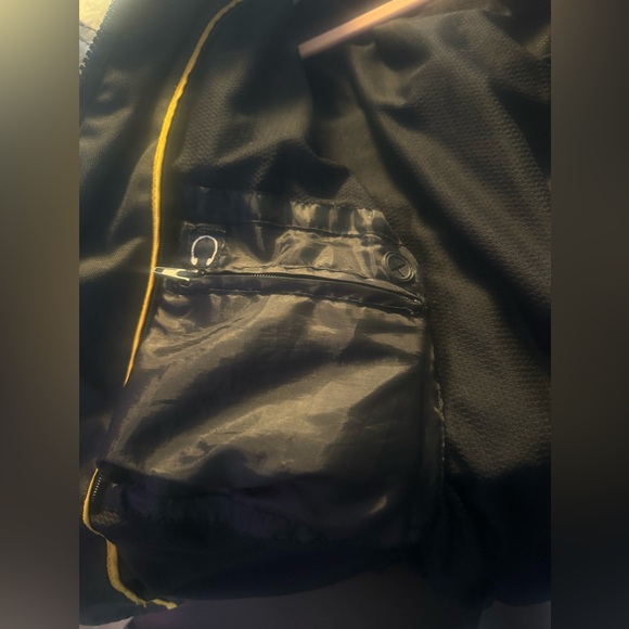 Ladies motorcycle riders jacket thick with cute yellow roses on the back - Picture 3 of 5